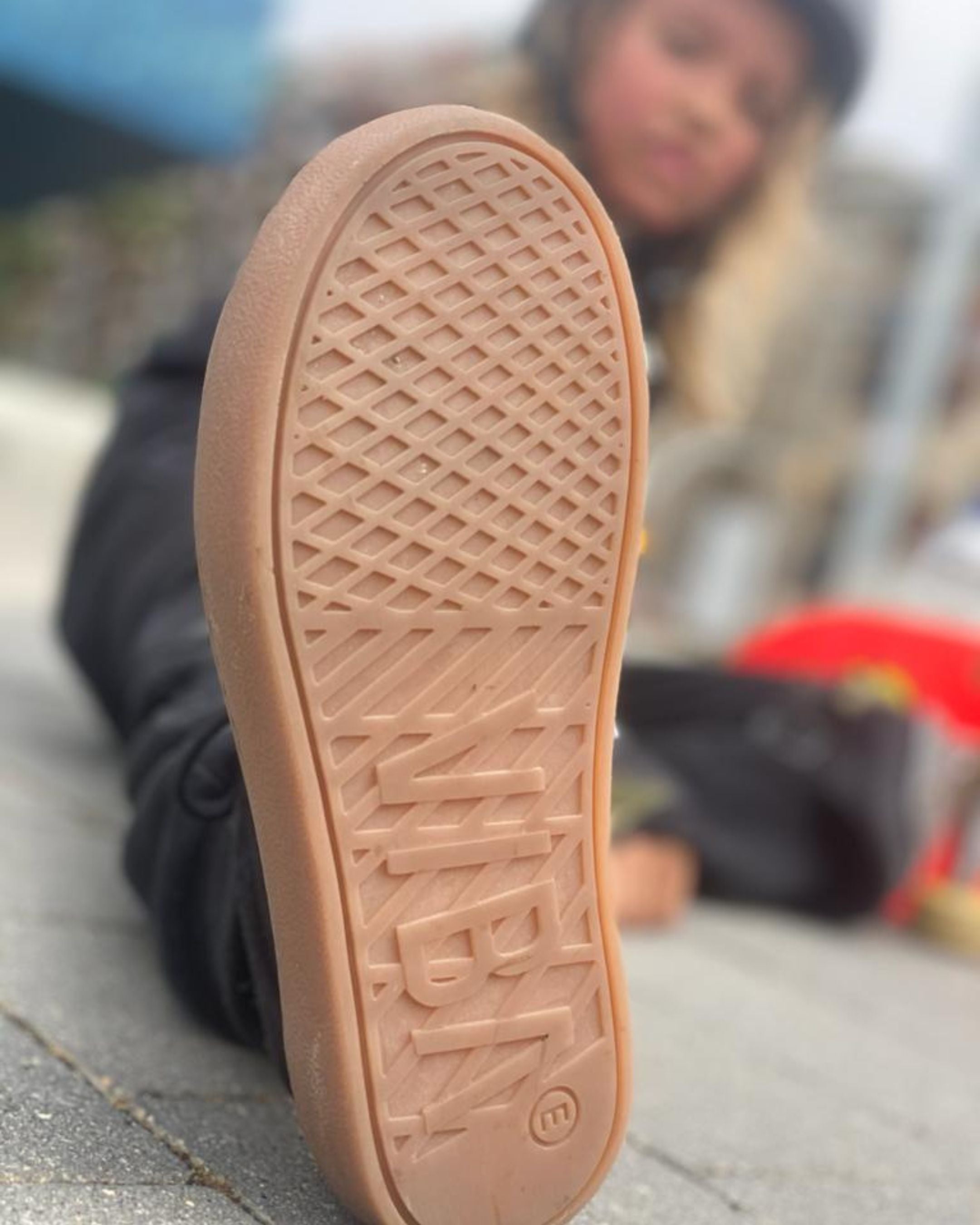 SYDNEY Bio Suede Black/Gum