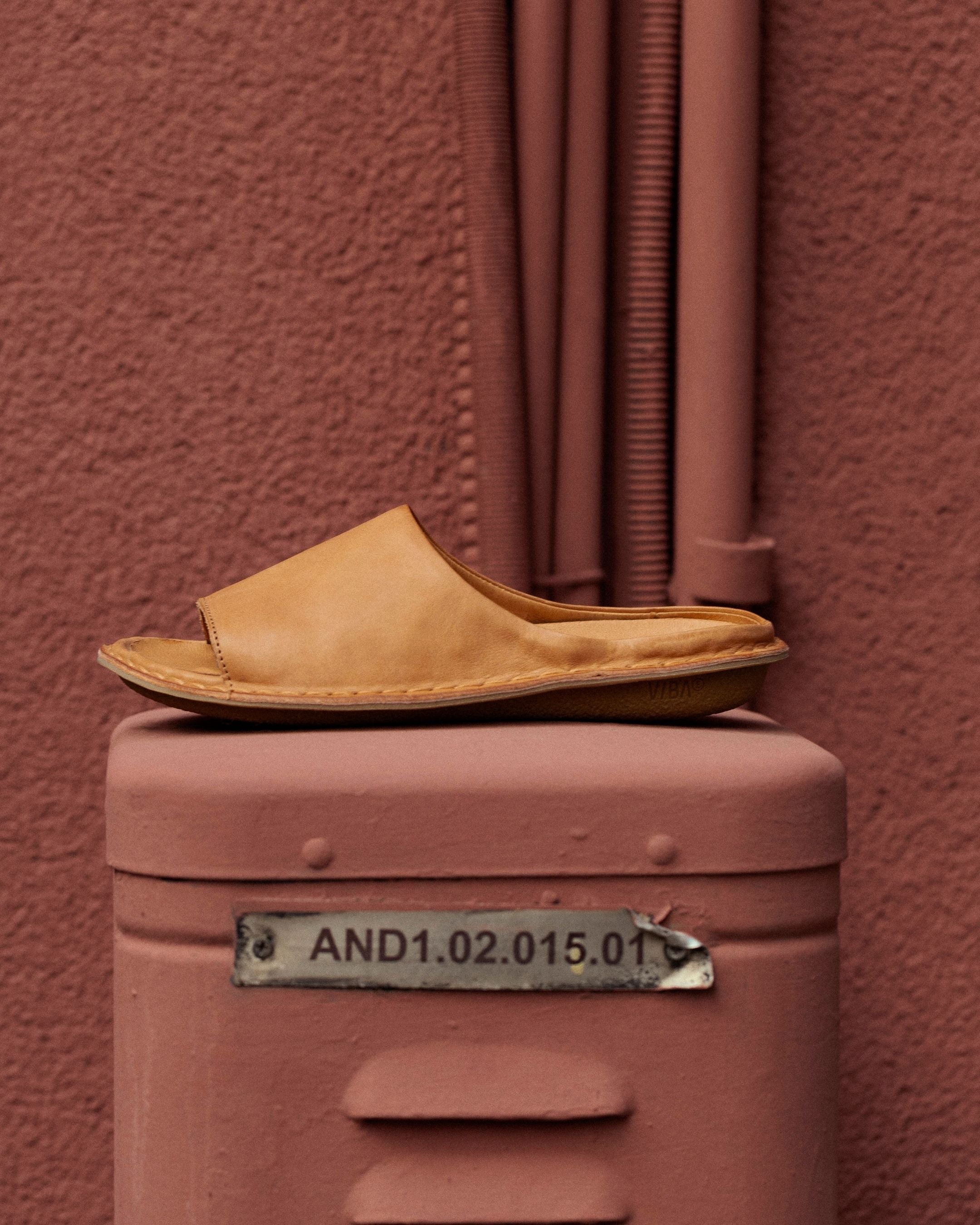 SAINT TROPEZ Leather Fawn Tan